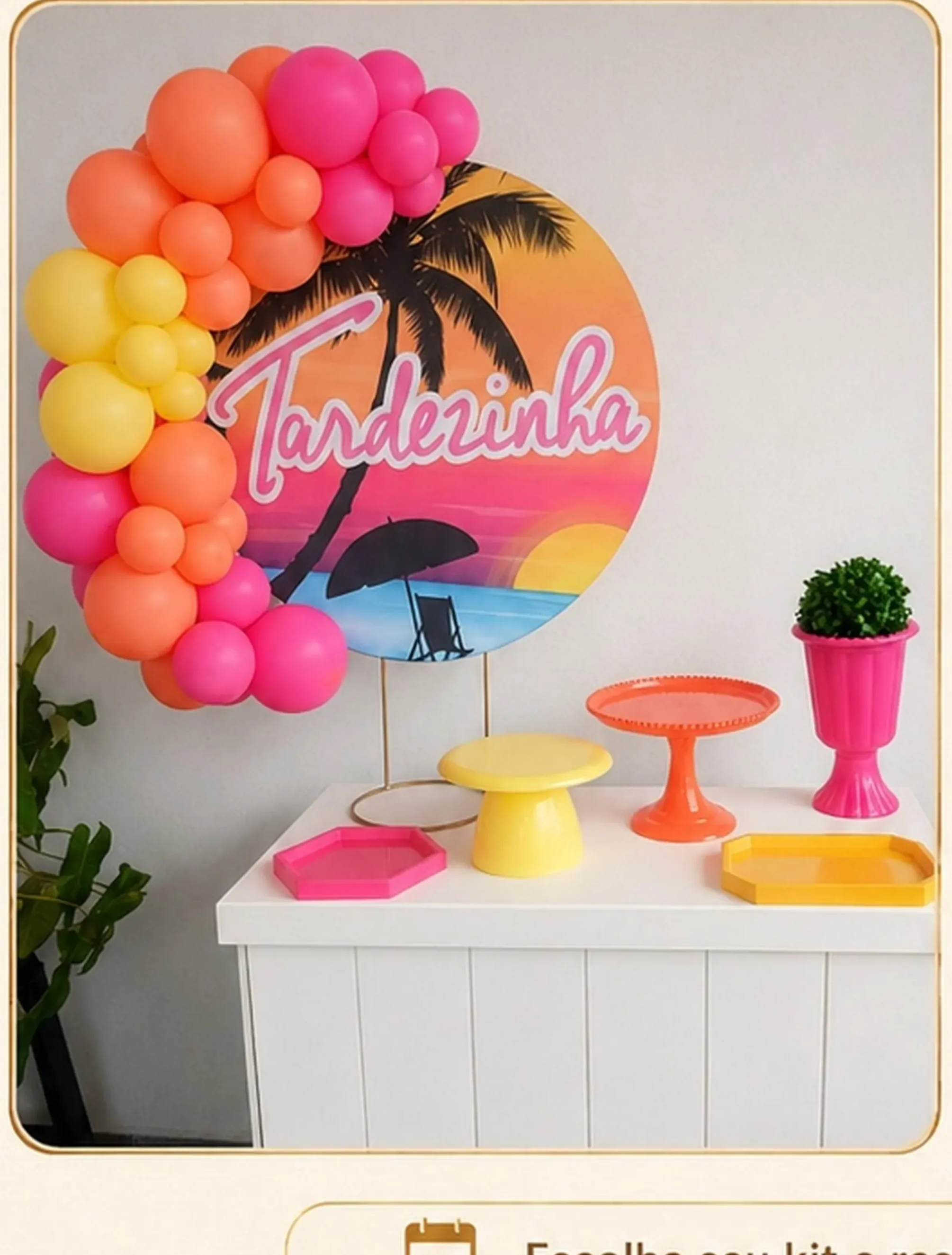 Mesa de festa decorada com balões e doces